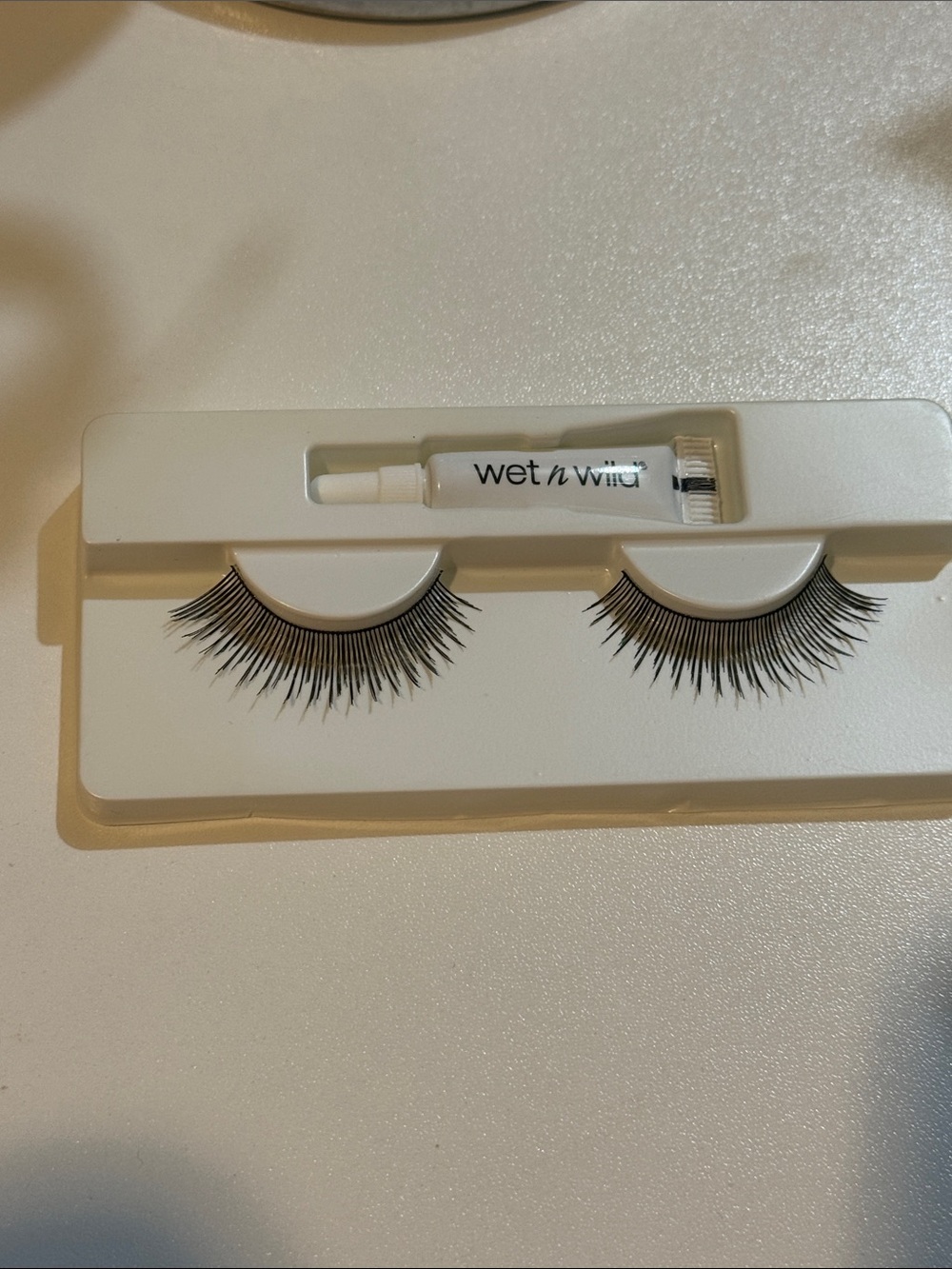 wet n wild Black Dramatic Flared False Eyelashes with Adhesive C972A